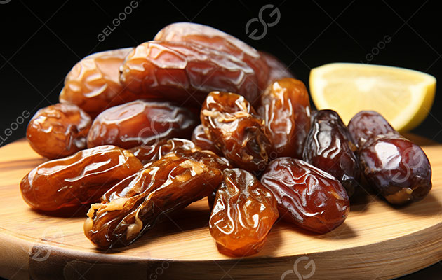 يحب العرب أكل التمر.jpg يحب العرب أكل التمر.jpg