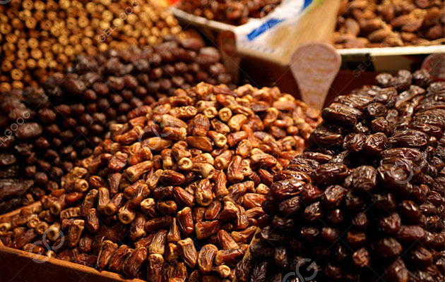 مميزات معدات تنظيف نخيل التم.jpg مميزات معدات تنظيف نخيل التم.jpg